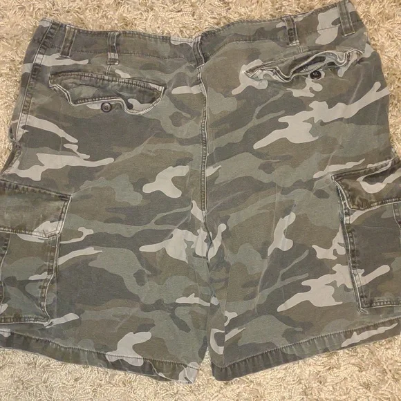 Men's size 44 Camouflage Cargo Shorts drab olive colors GC - Picture 9 of 9